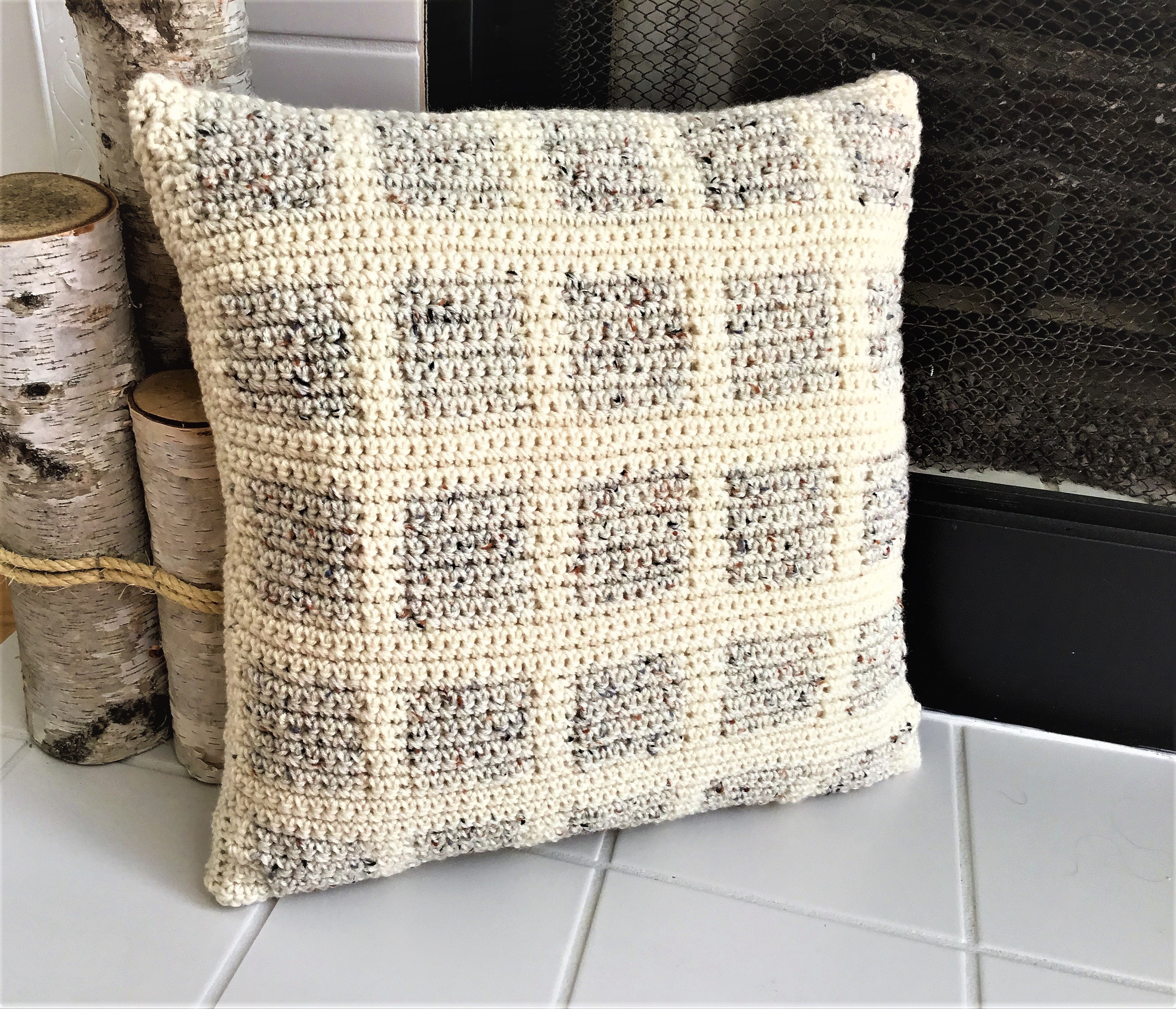 farmhouse-crochet-pillow