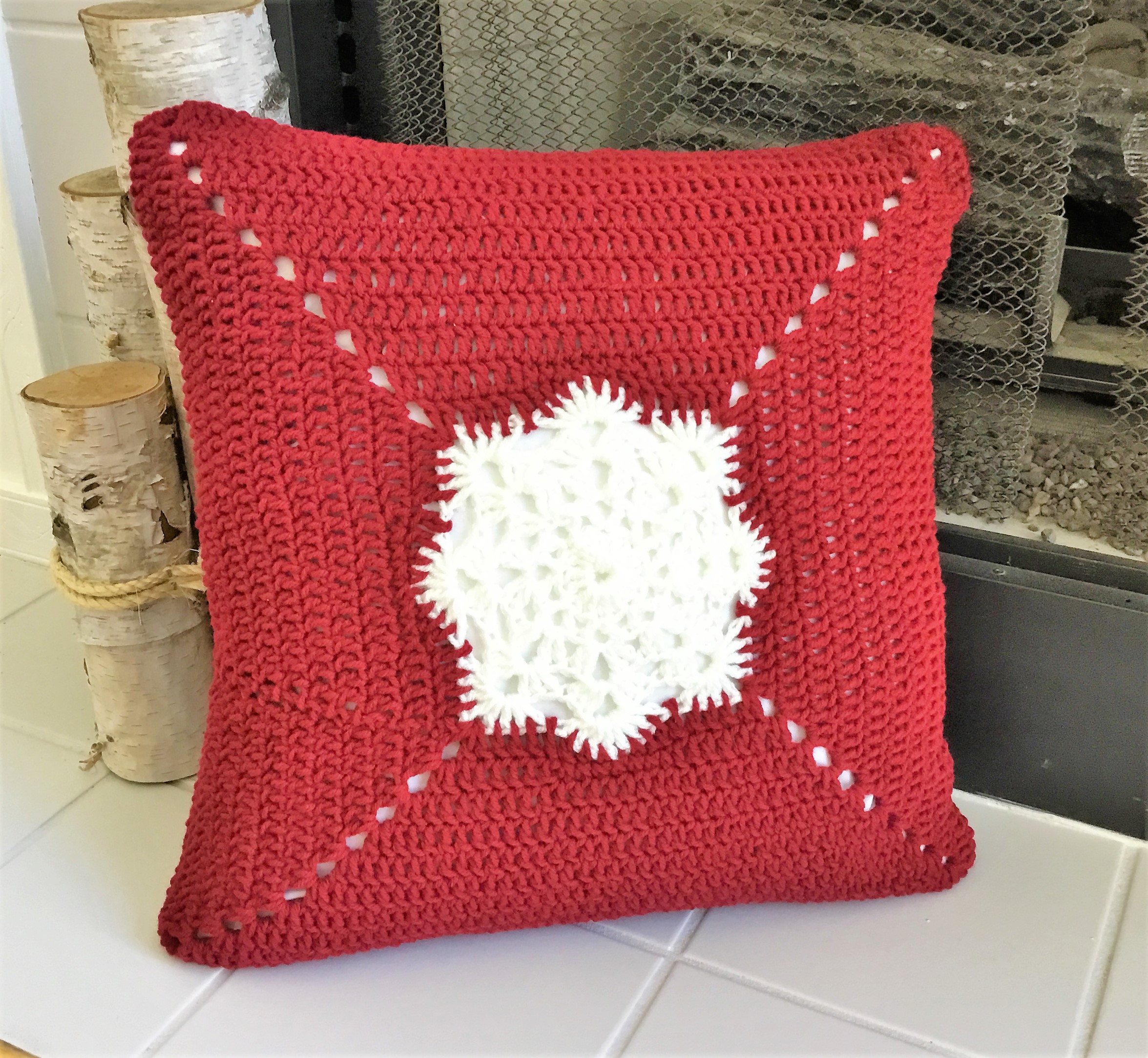 crochet Christmas pillow 