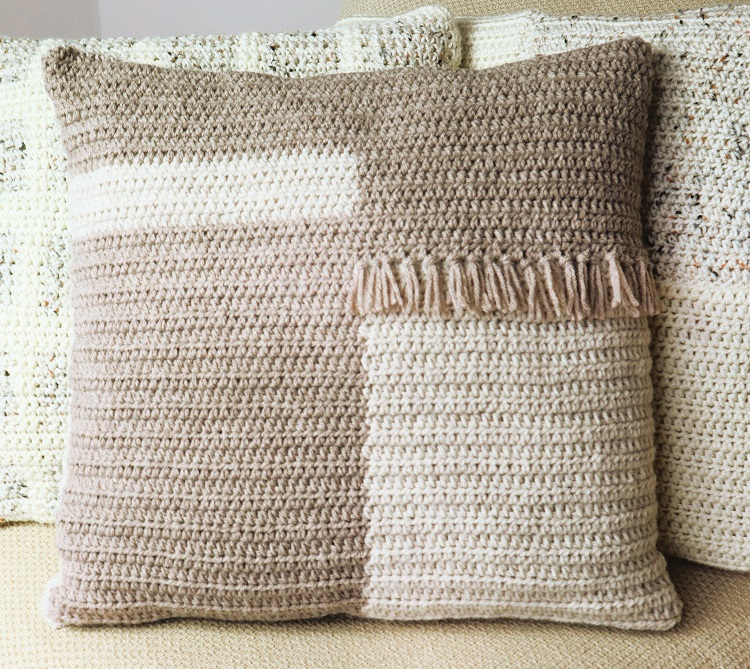 easy-crochet-pillow-cover-color-blocks