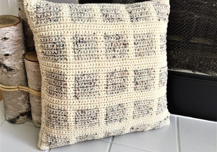 farmhouse-crochet-pillow