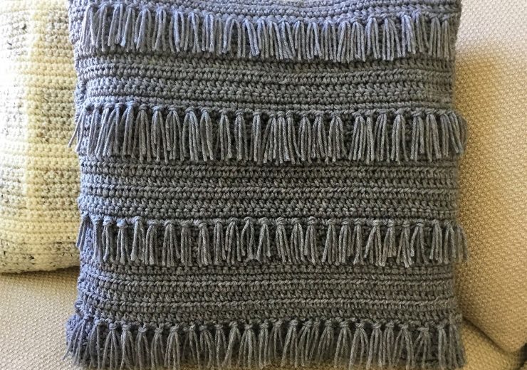 crochet-fringe-pillow