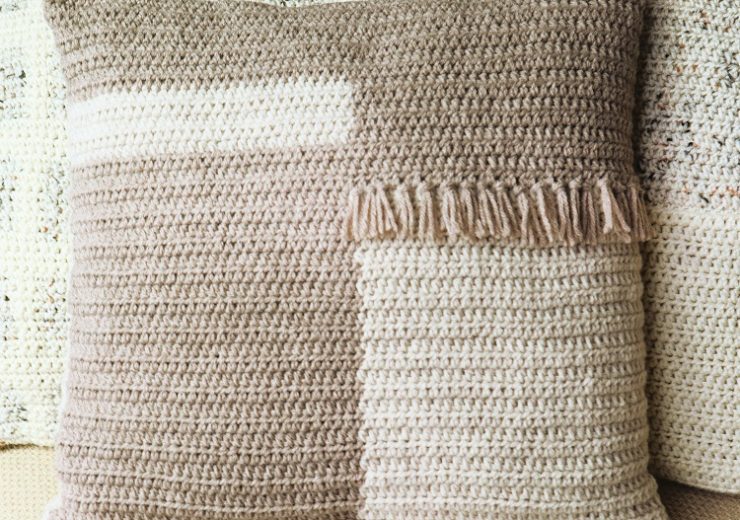 easy-crochet-pillow-cover-color-blocks