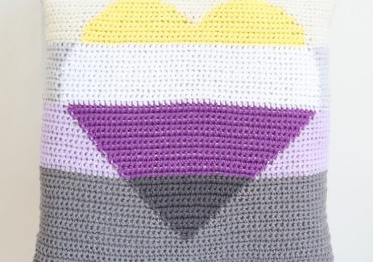 free-crochet-heart-pillow-pattern
