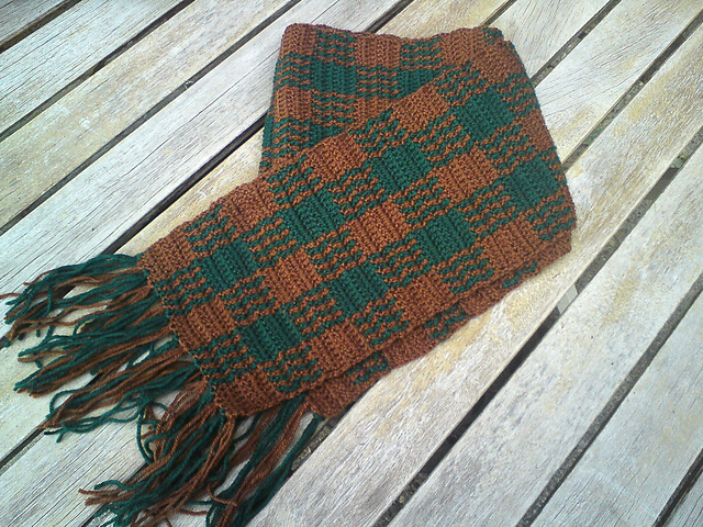 crochet buffalo plaid scarf